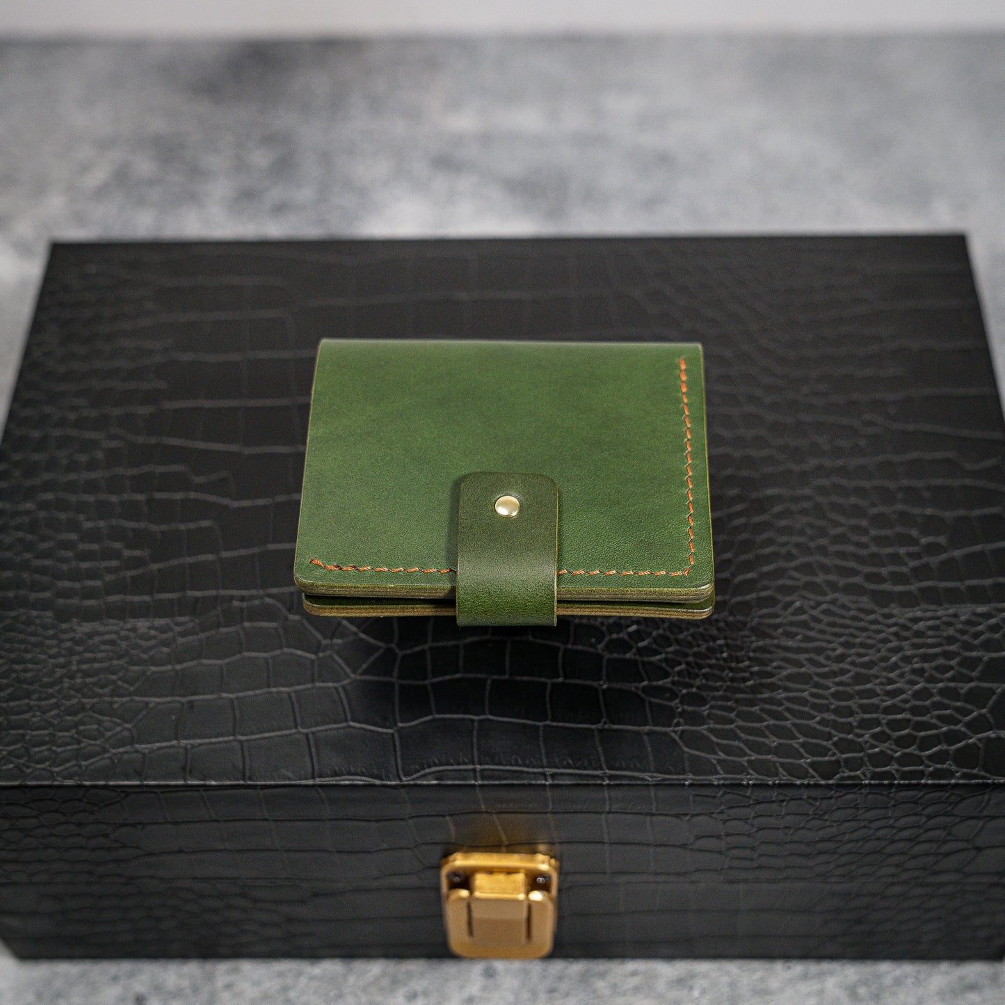 Chicago Wallet in Minerva Smooth Emerald - Olmo color