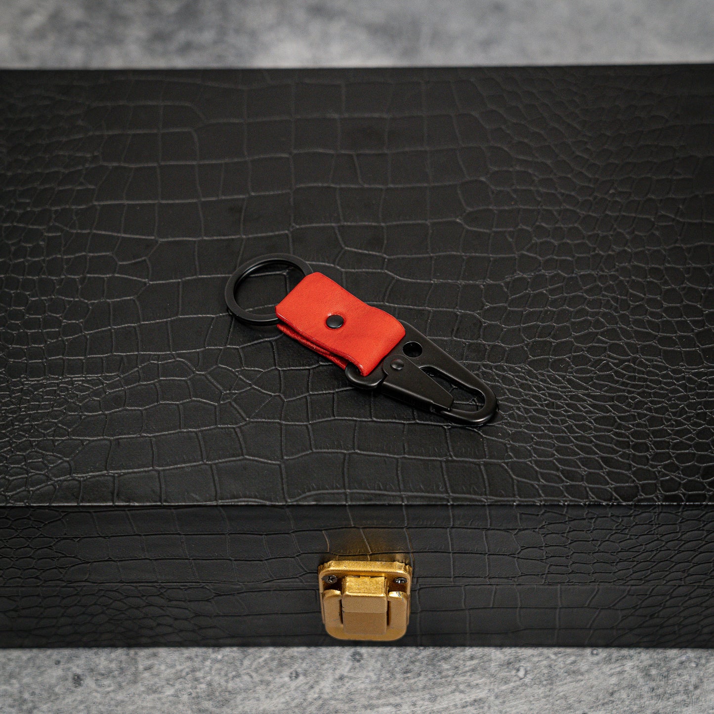 Exquisite Handmade Minerva Smooth Keychain with Matte Black Finish (Multiple colors)