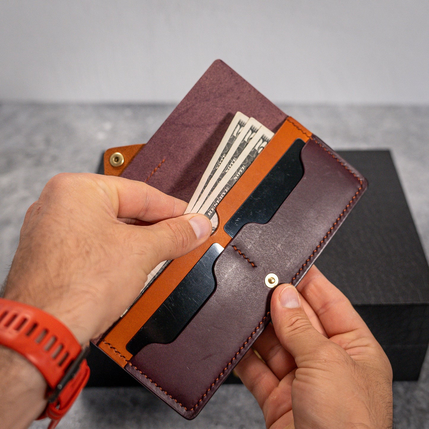 Manhattan Wallet in Minerva Smooth Violet and Olmo colors