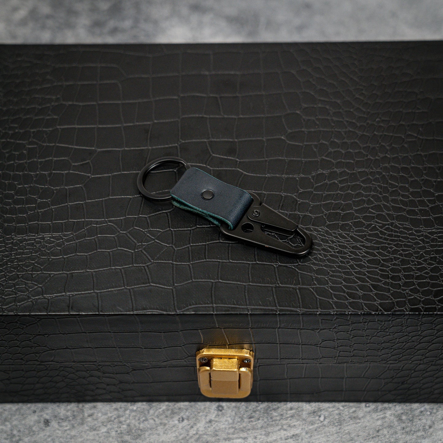 Exquisite Handmade Minerva Smooth Keychain with Matte Black Finish (Multiple colors)